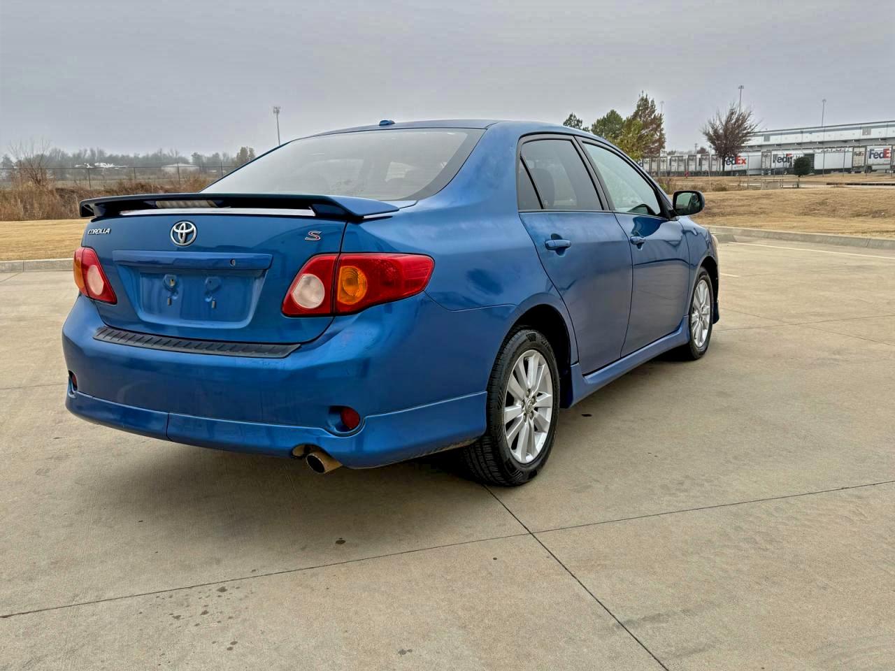 Toyota Corolla Base Image 6