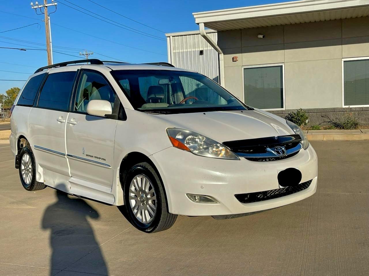 Toyota Sienna Xle Image 1