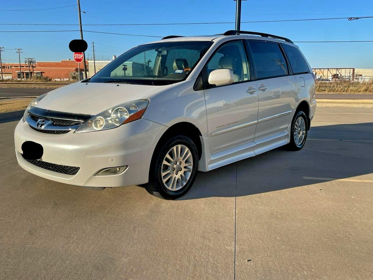 Toyota Sienna Xle Image 3