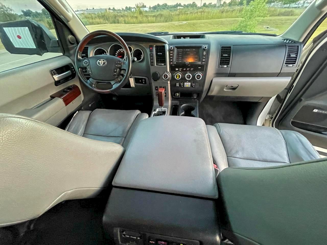Toyota Sequoia Platinum Image 5