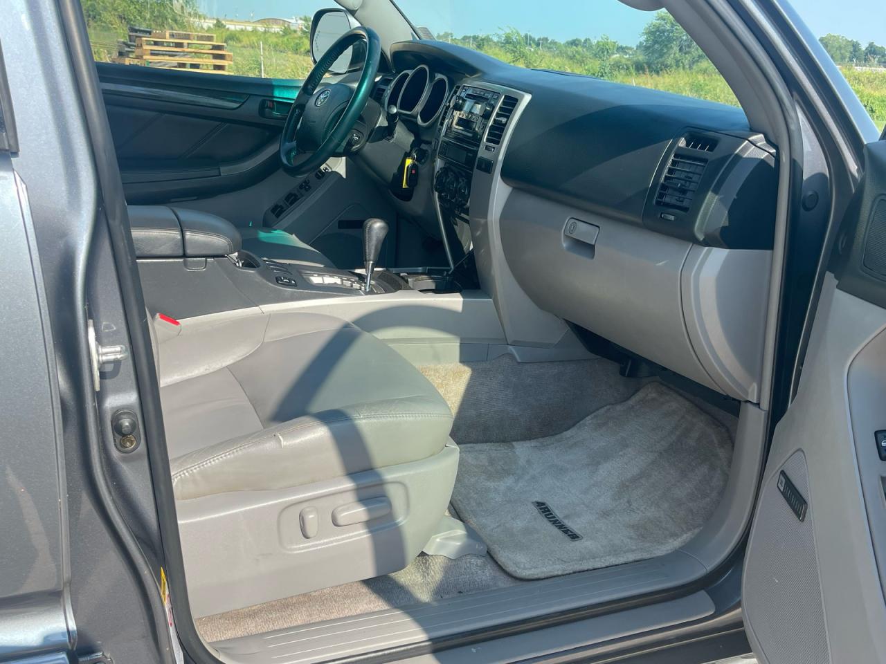 Toyota 4Runner Limited Image 8