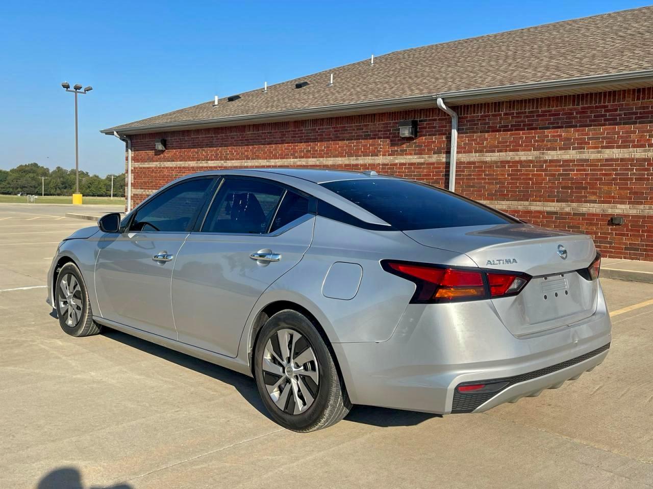 Nissan Altima S Image 7