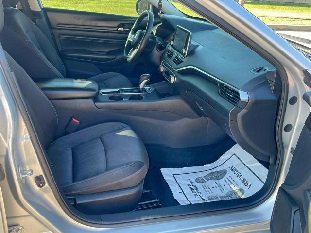 Nissan Altima S Image 3