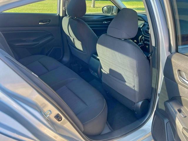 Nissan Altima S Image 8