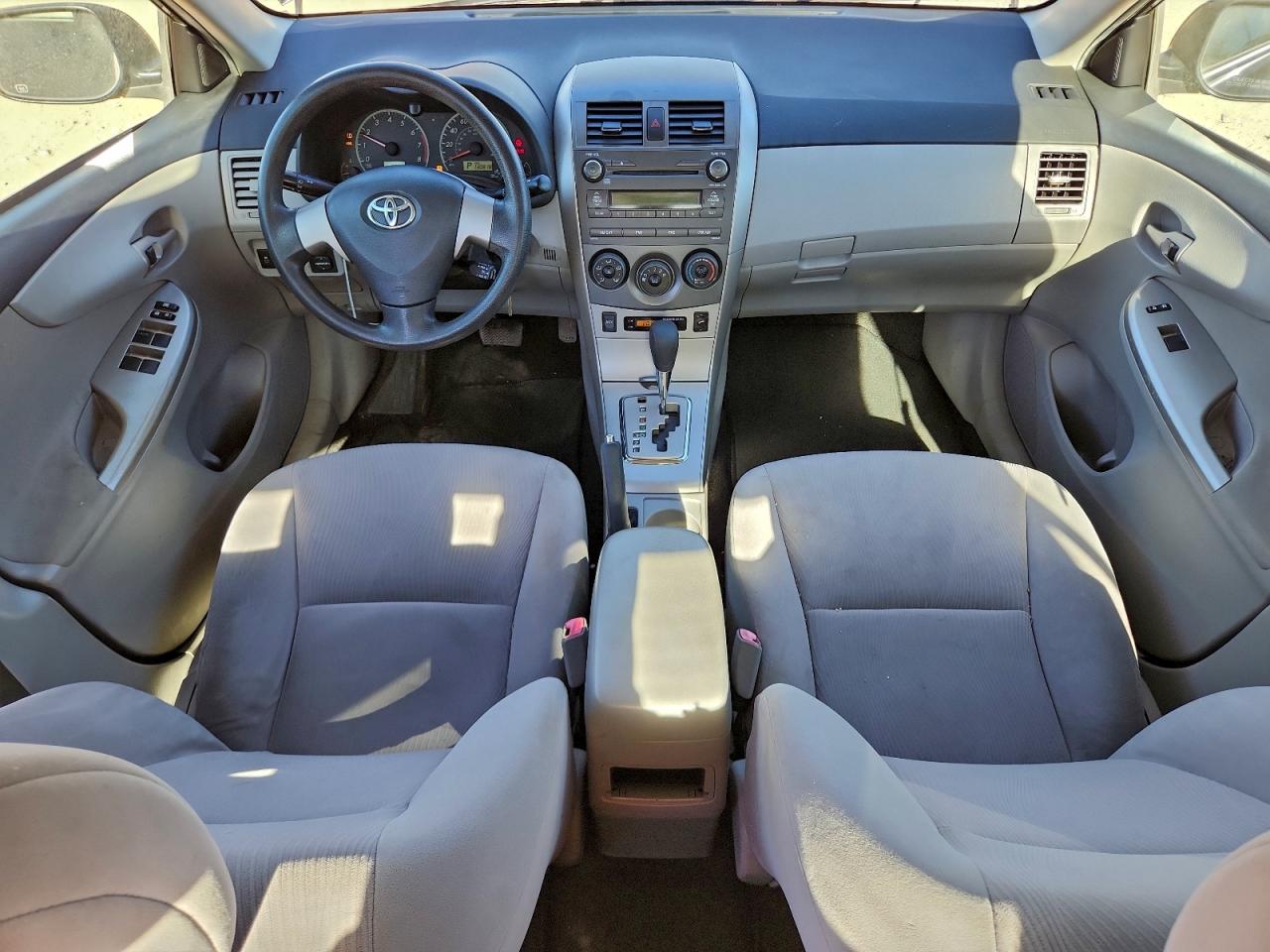 Toyota Corolla Base Image 2