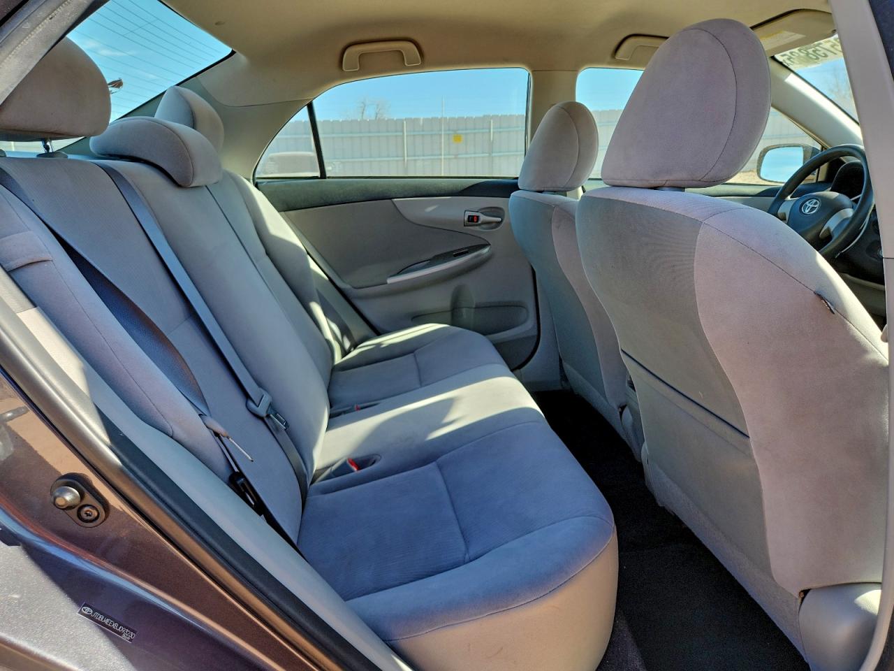 Toyota Corolla Base Image 6