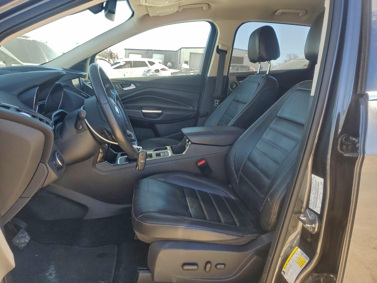 Ford Escape Titanium Image 7