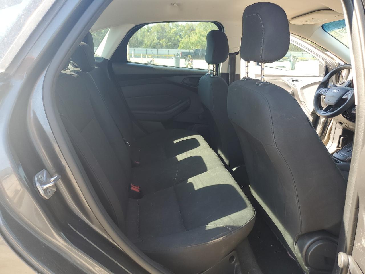 Ford Focus S Image 7