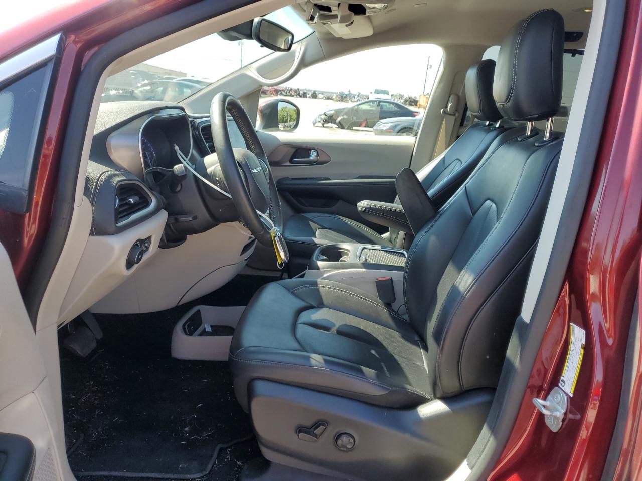 Chrysler Pacifica Touring L Image 4