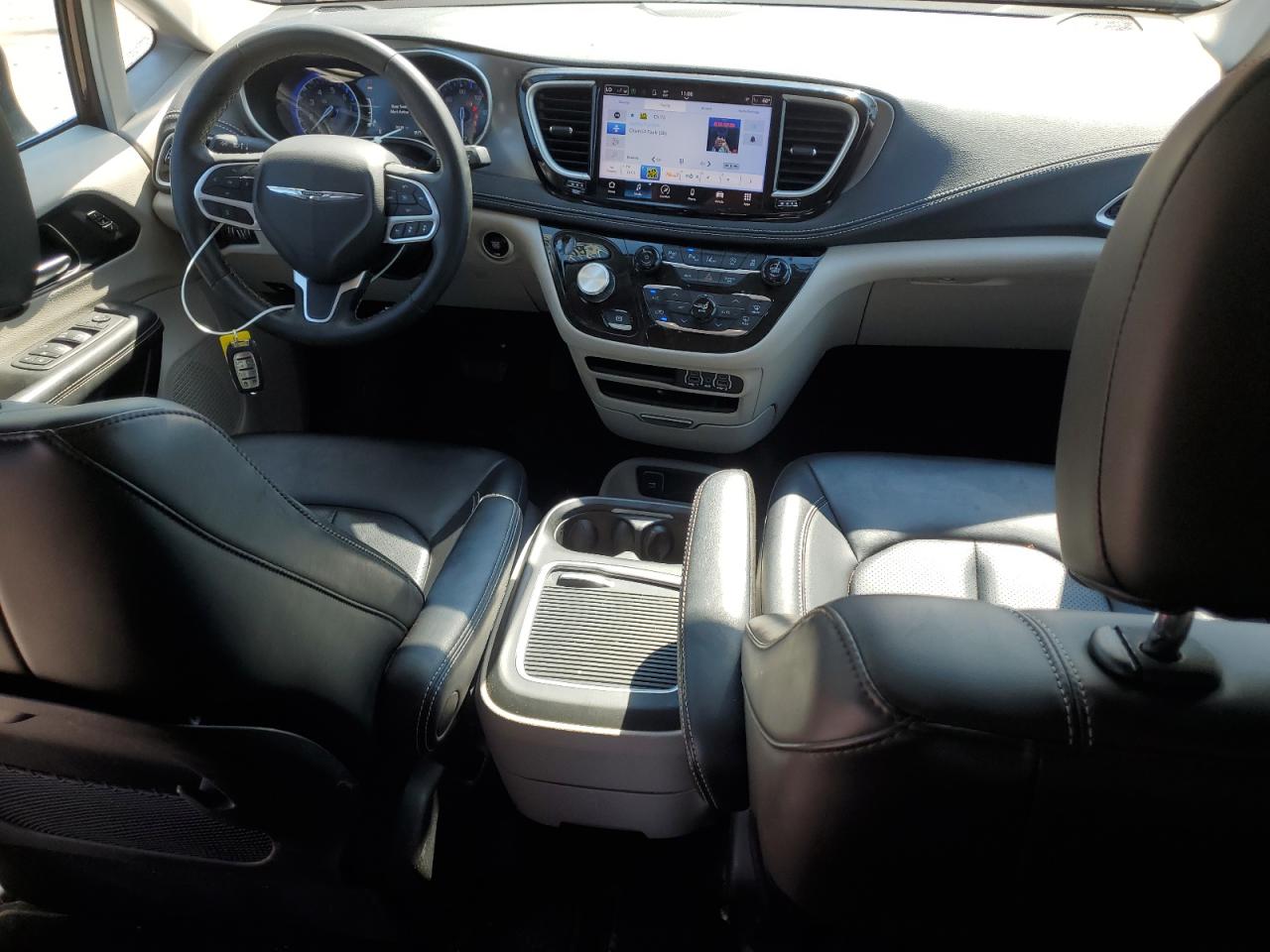 Chrysler Pacifica Touring L Image 11