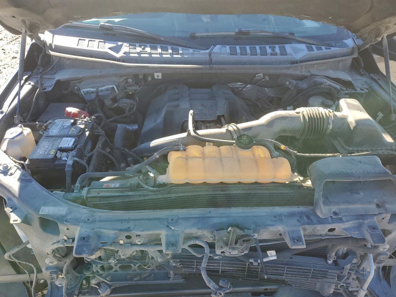 Ford F-150 Super Cab Image 6