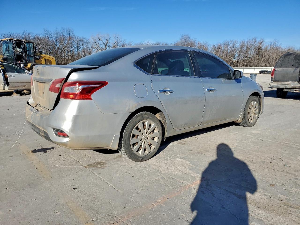 Nissan Sentra S Image 2