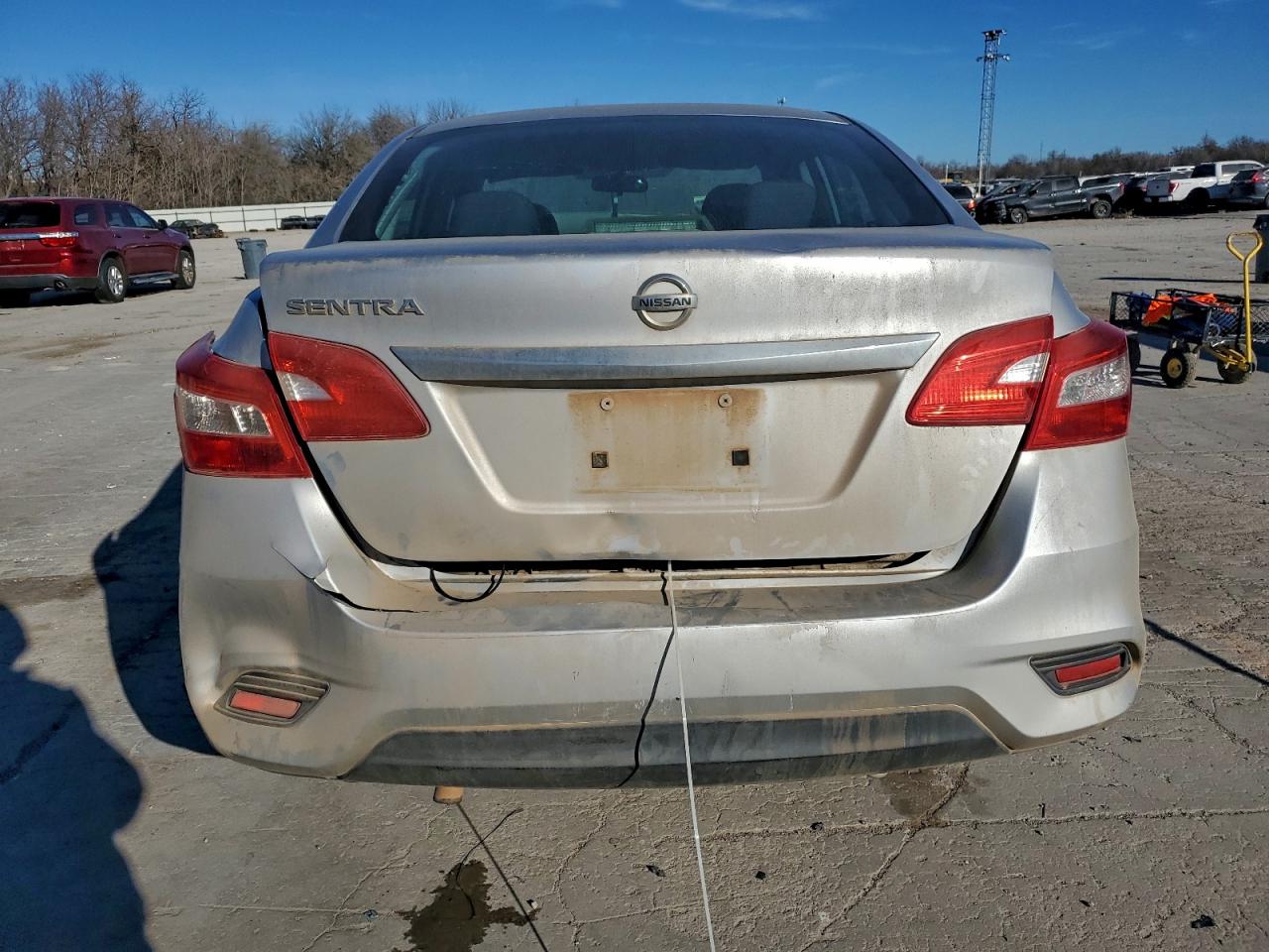 Nissan Sentra S Image 7