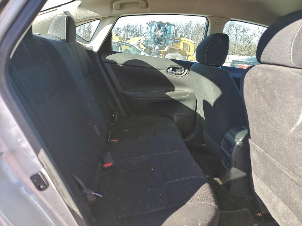 Nissan Sentra S Image 9