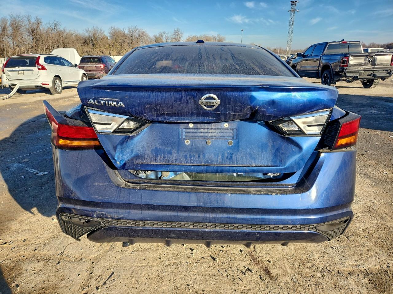 Nissan Altima S Image 6