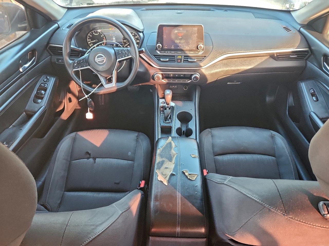 Nissan Altima S Image 8