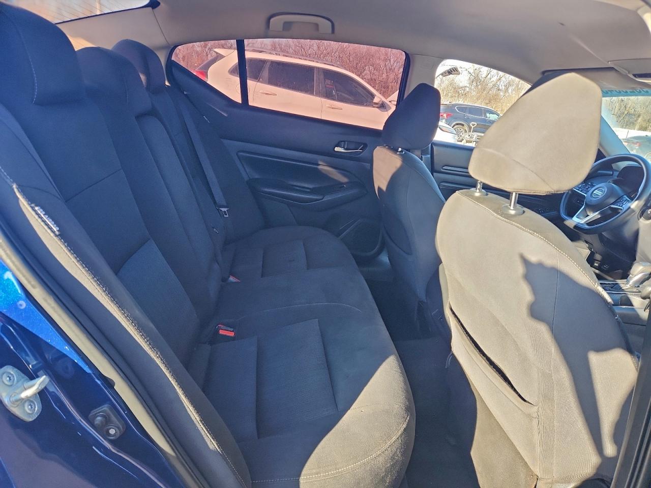 Nissan Altima S Image 11