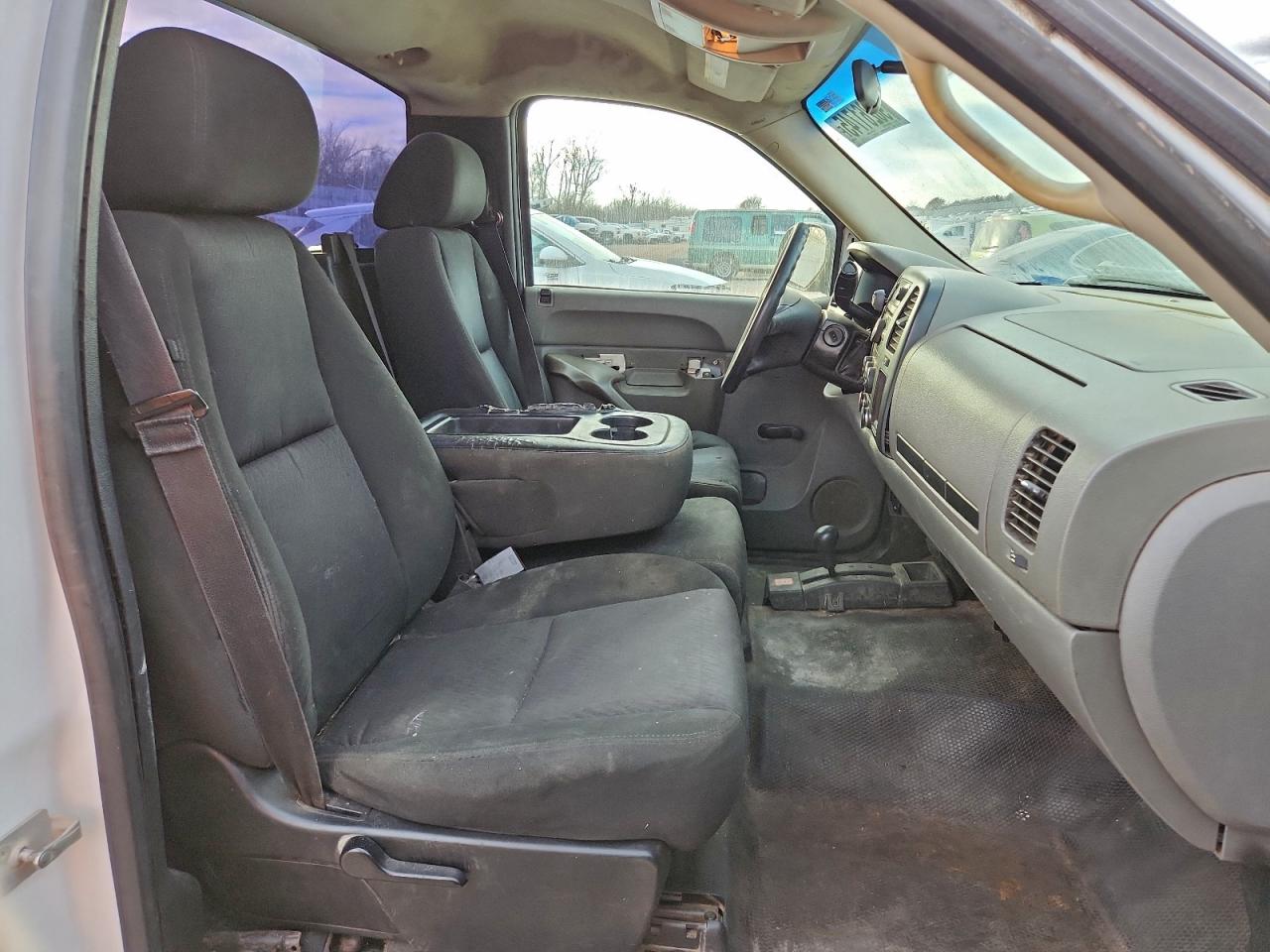 Chevrolet Silverado K1500 Image 6