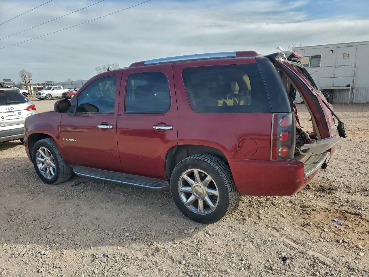 GMC Yukon Denali Image 10