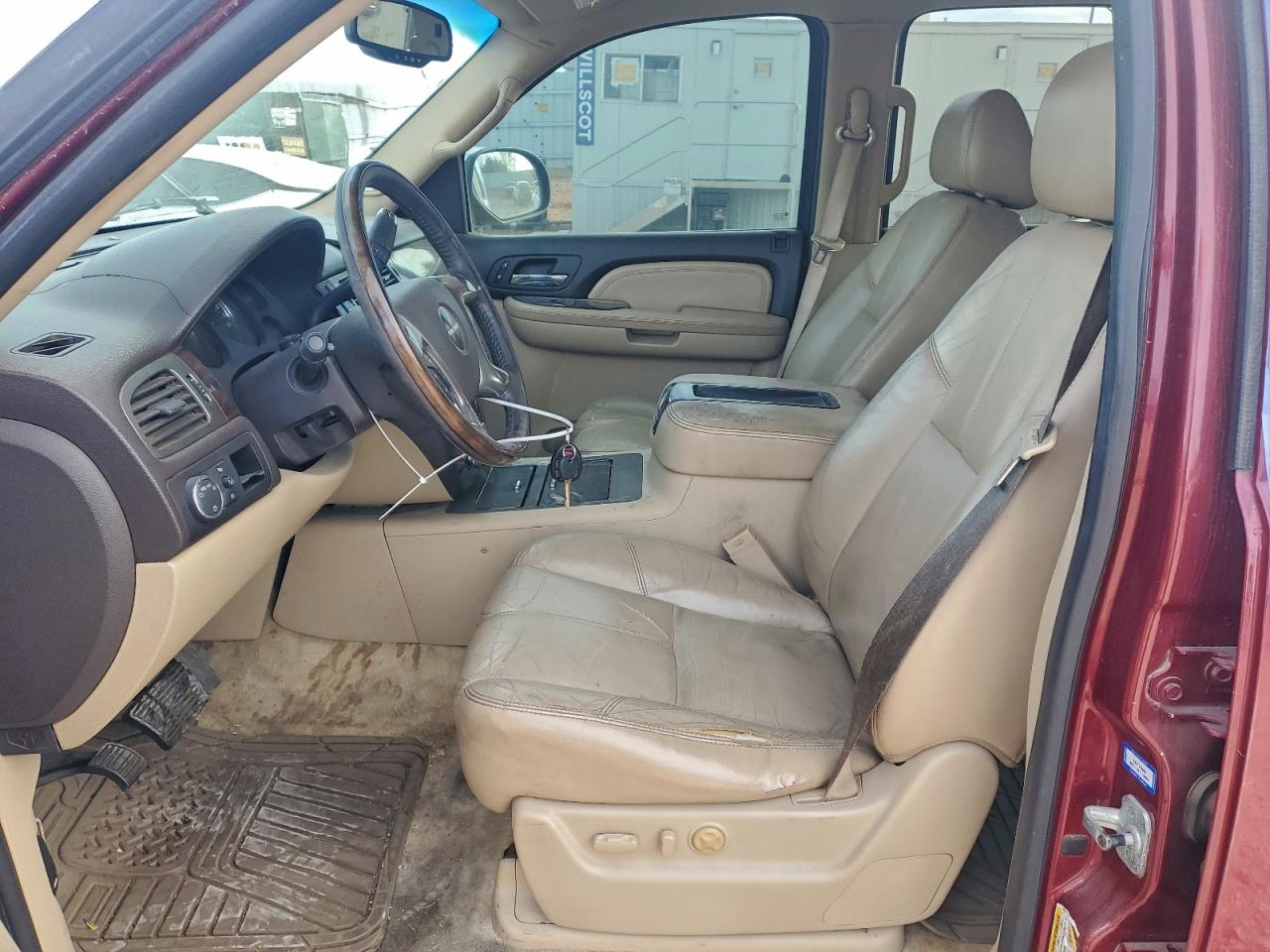 GMC Yukon Denali Image 13