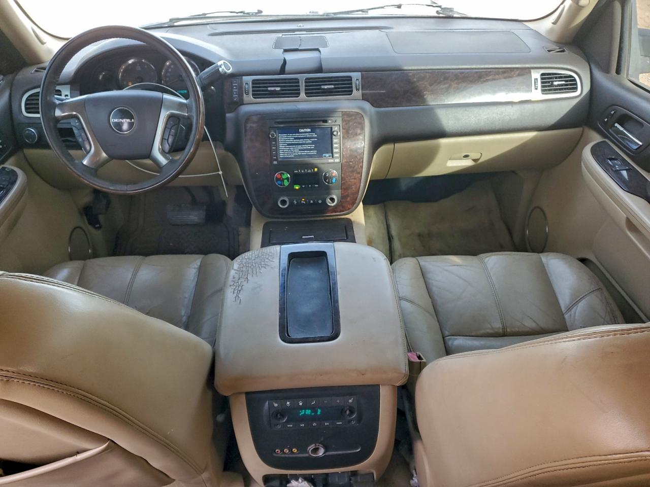 GMC Yukon Denali Image 4