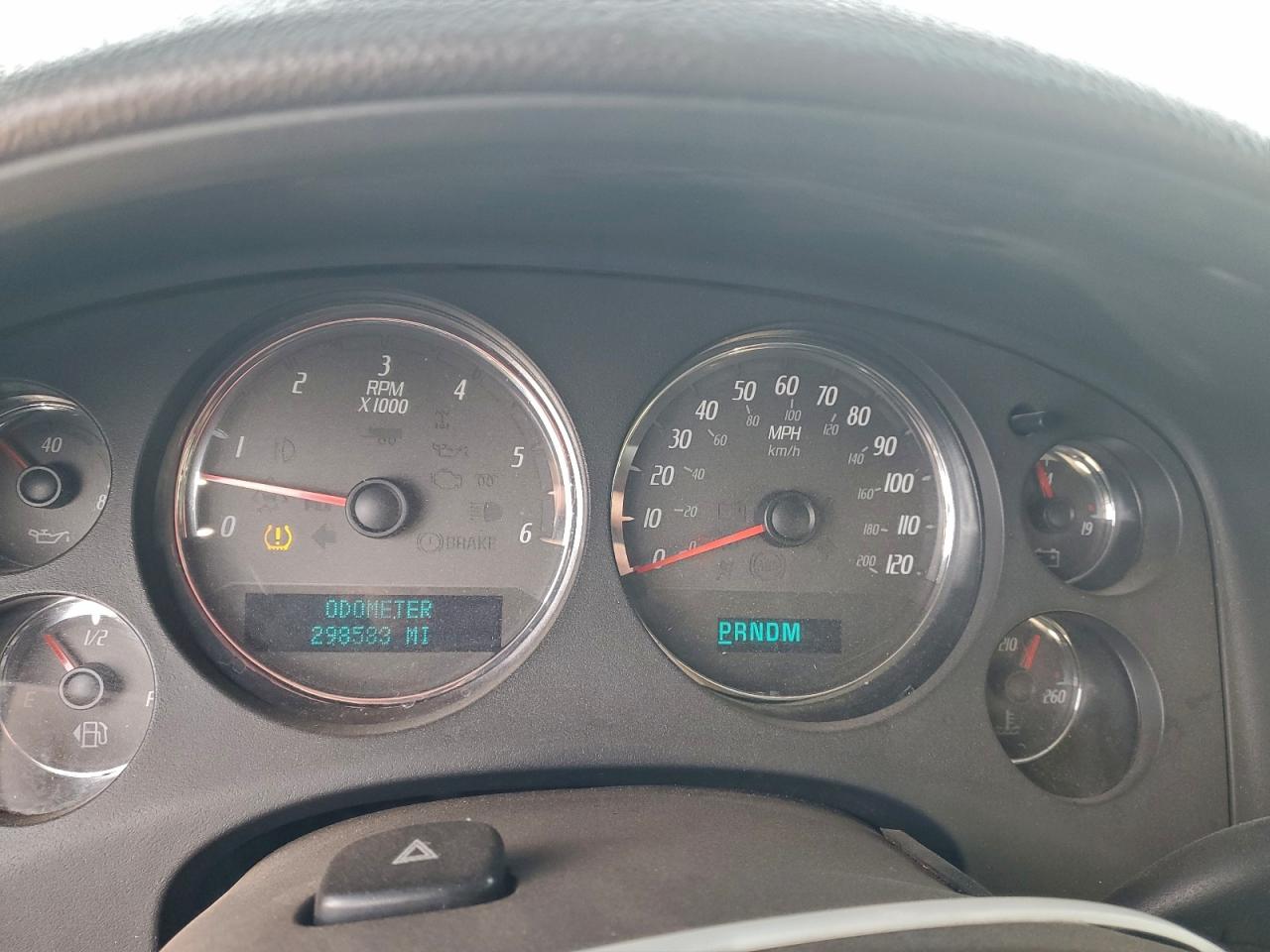 GMC Yukon Denali Image 6