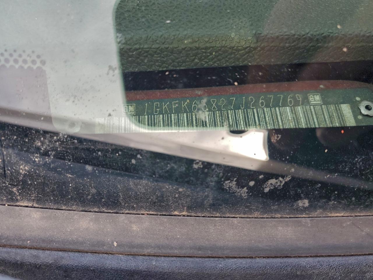 GMC Yukon Denali Image 11