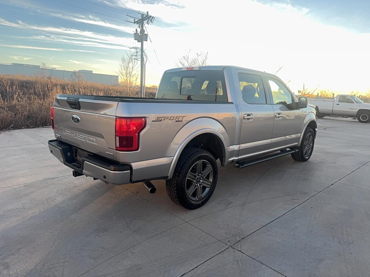 Ford F-150 Supercrew Image 4