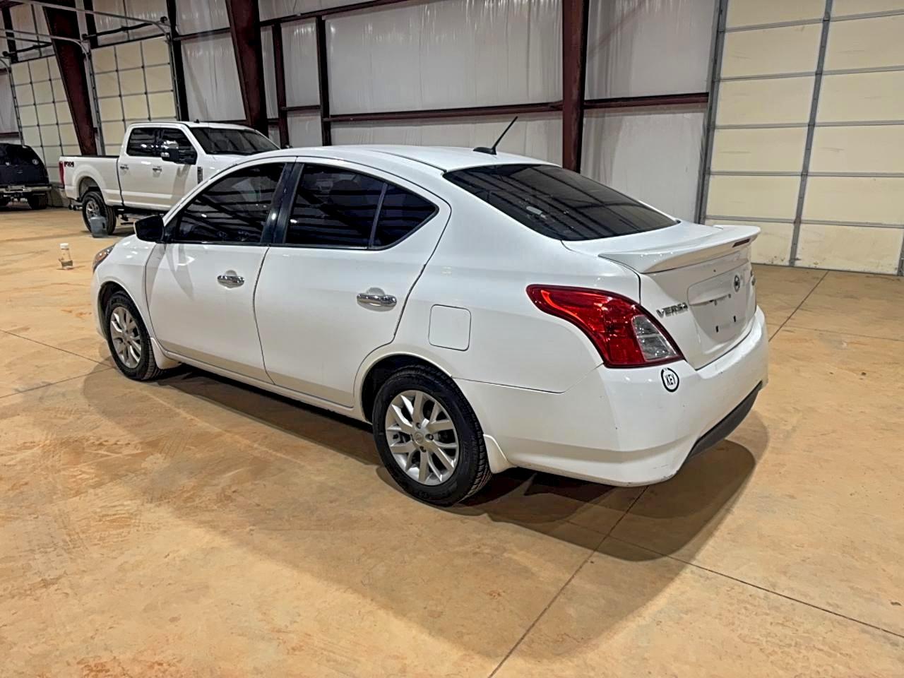 Nissan Versa S Image 4