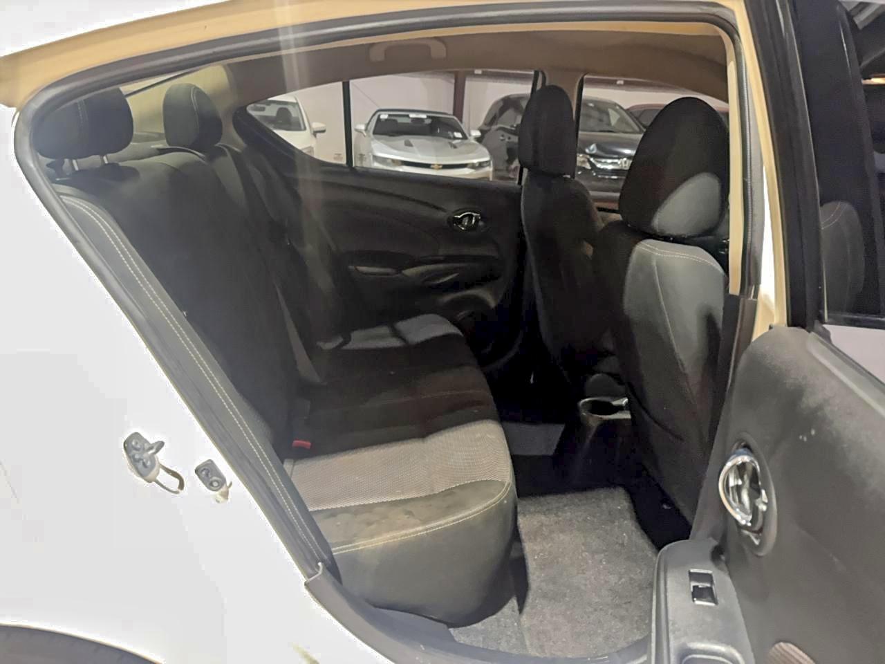 Nissan Versa S Image 3