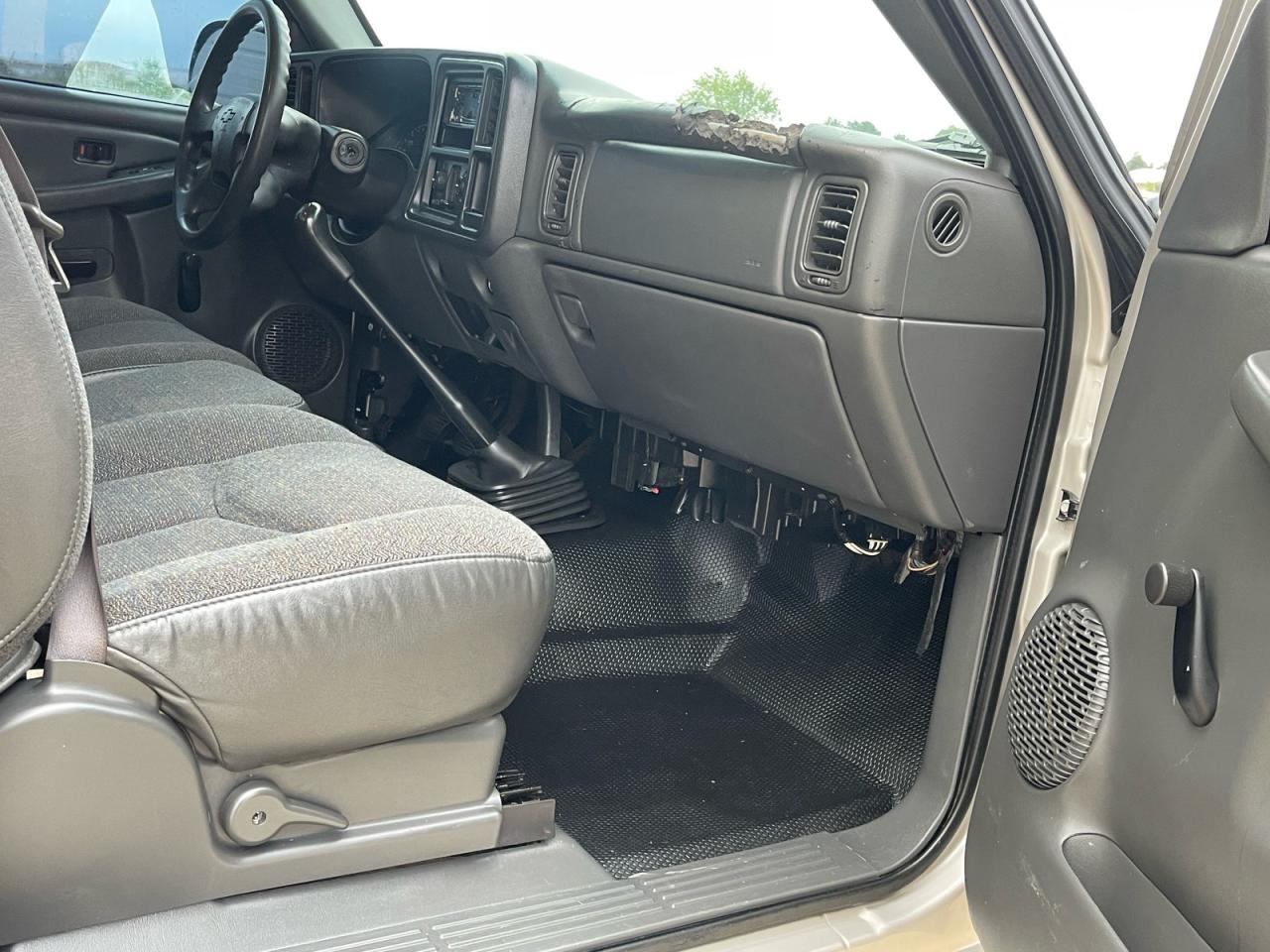 Chevrolet Silverado C1500 Image 4