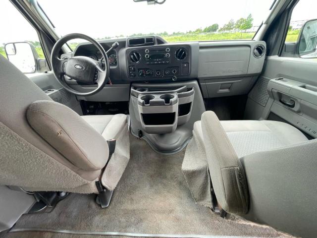 Ford Econoline E350 Super Duty Wagon Image 4