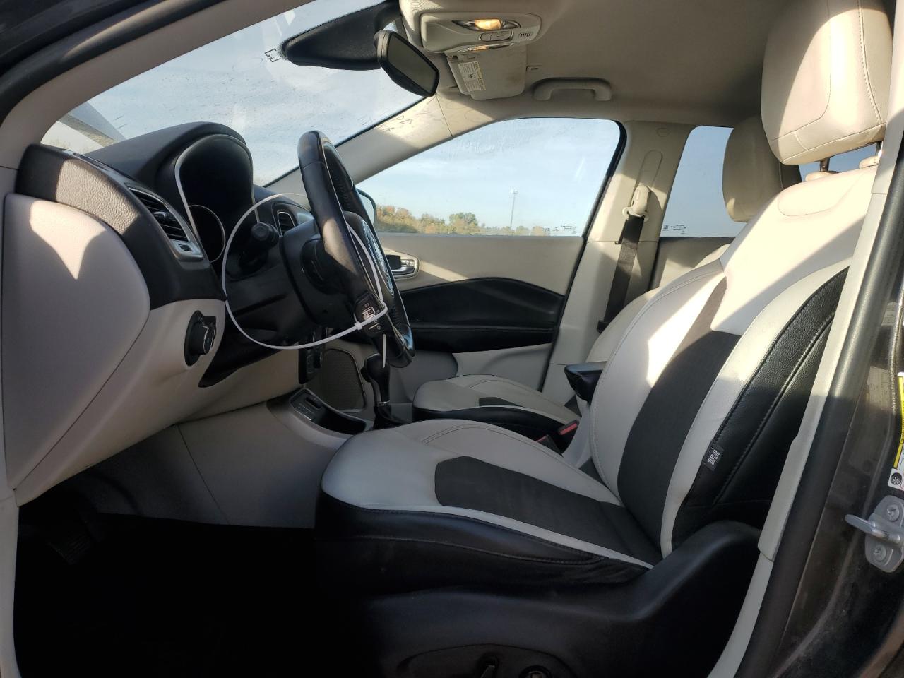 Jeep Compass Latitude Image 9