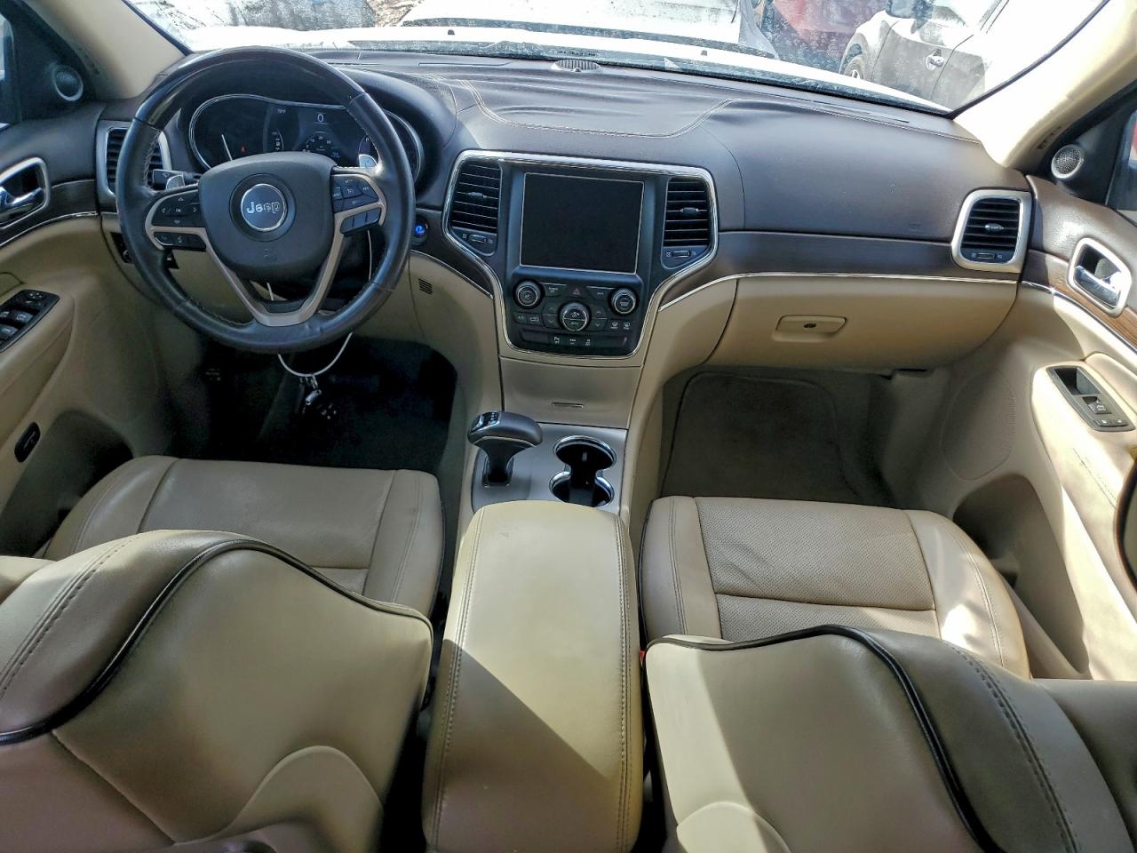 Jeep Grand Cherokee Overland Image 12