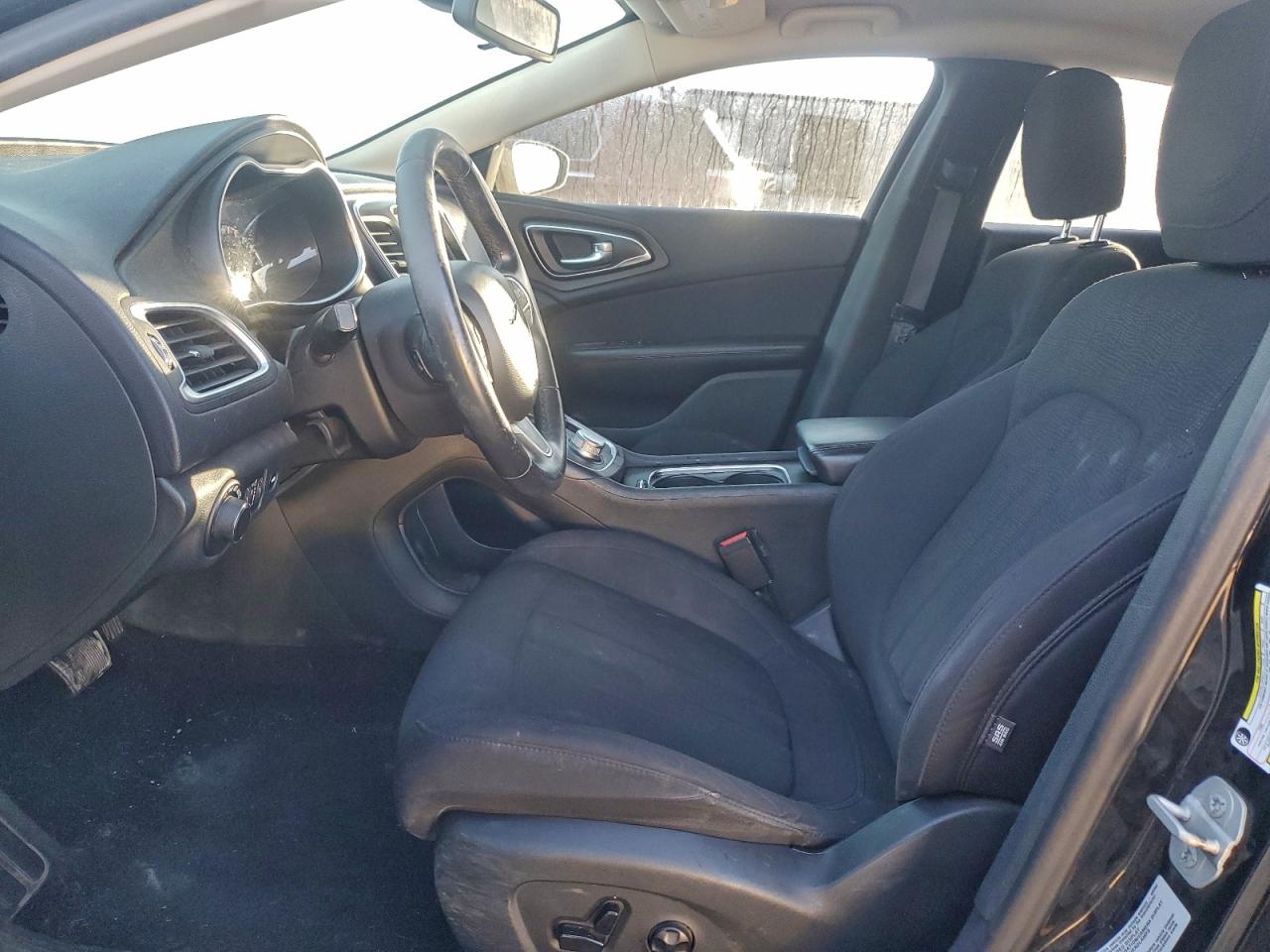 Chrysler 200 Limited Image 6