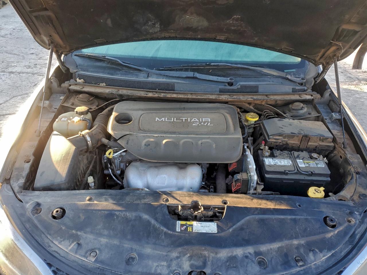 Chrysler 200 Limited Image 12