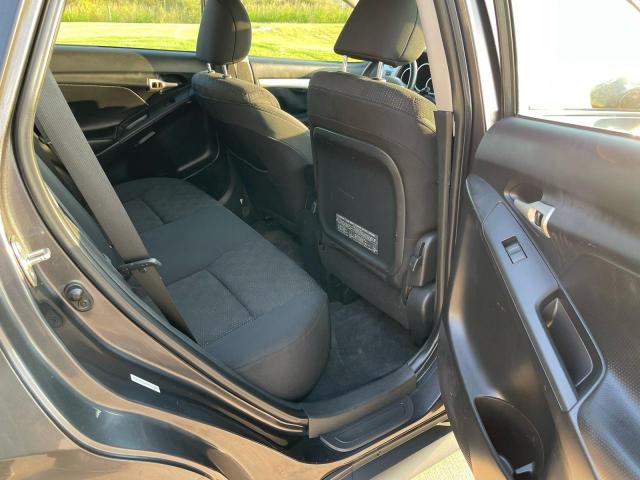 Pontiac Vibe Image 8