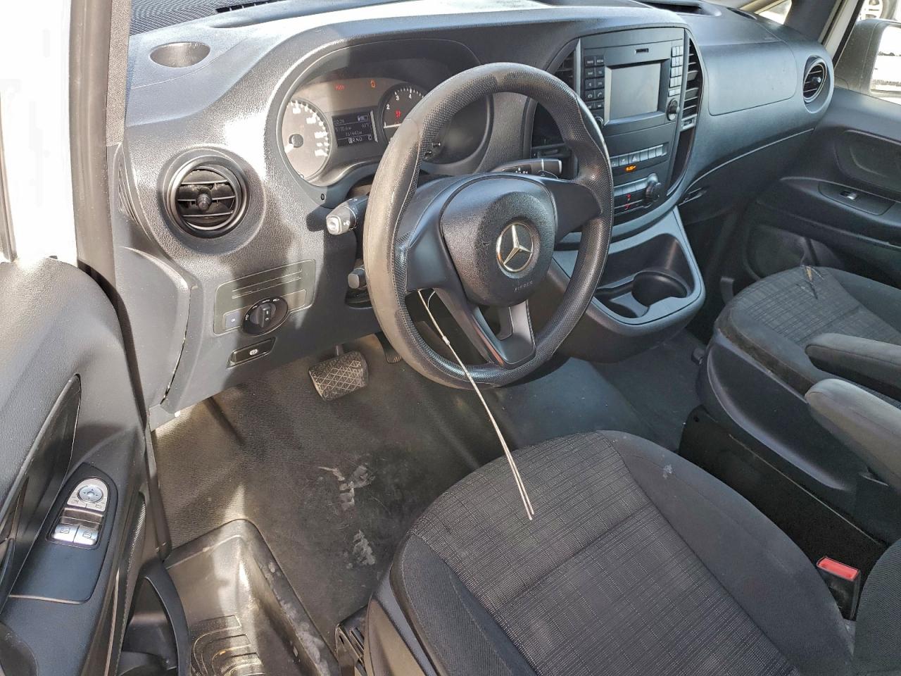 Mercedes-Benz Metris Image 13