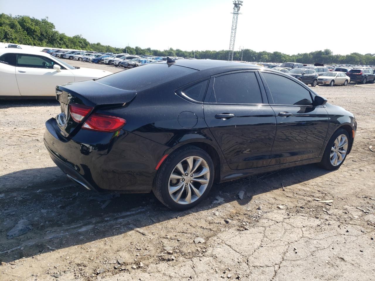 Chrysler 200 S Image 3