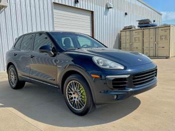  Salvage Porsche Cayenne