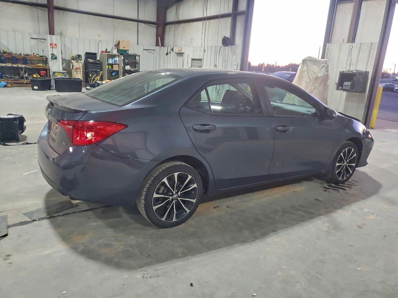 Toyota Corolla L Image 2