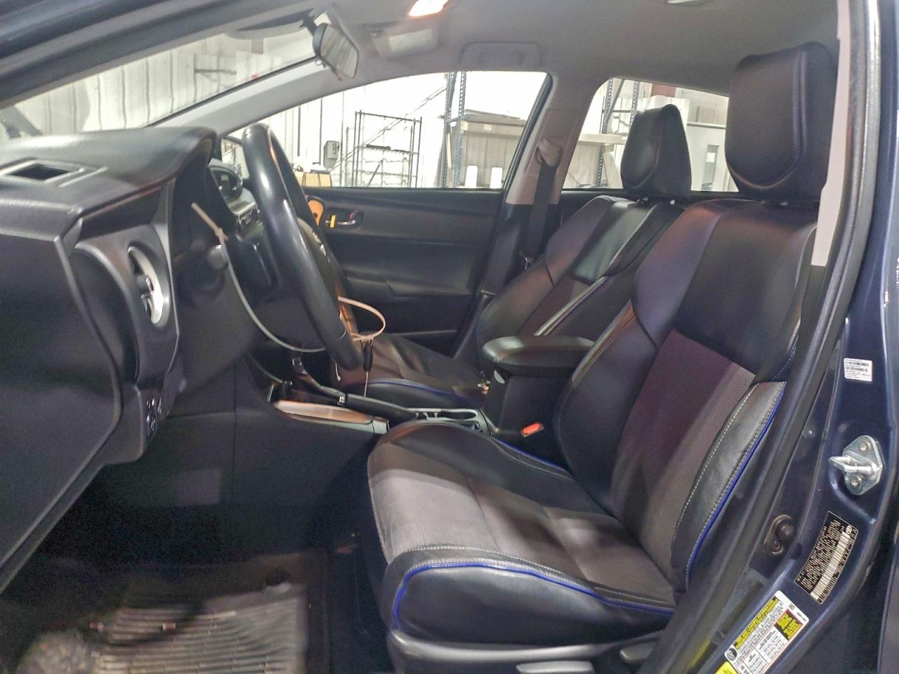 Toyota Corolla L Image 10