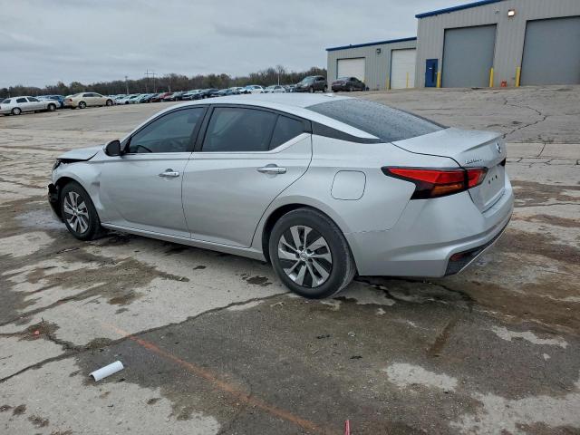 Nissan Altima S Image 8