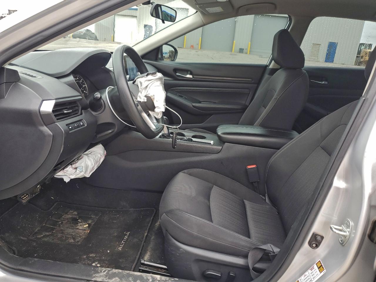 Nissan Altima S Image 5