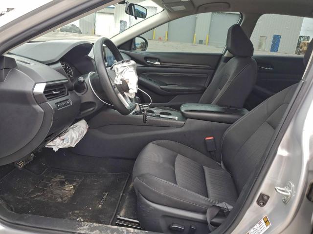 Nissan Altima S Image 5