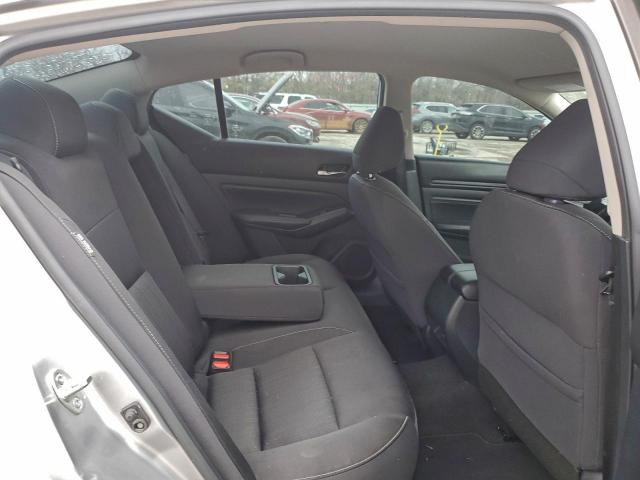 Nissan Altima S Image 6