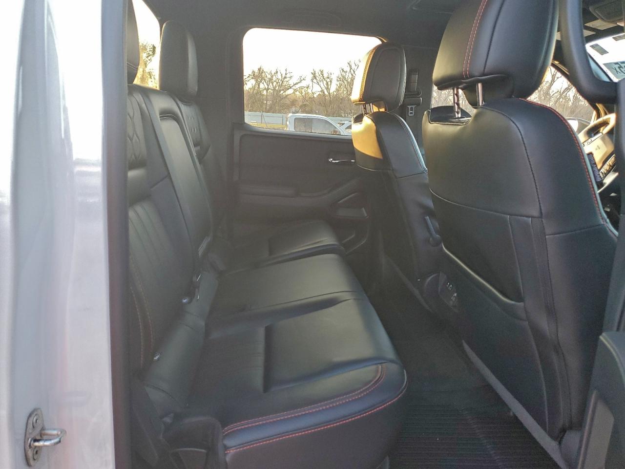 Nissan Frontier S Image 8