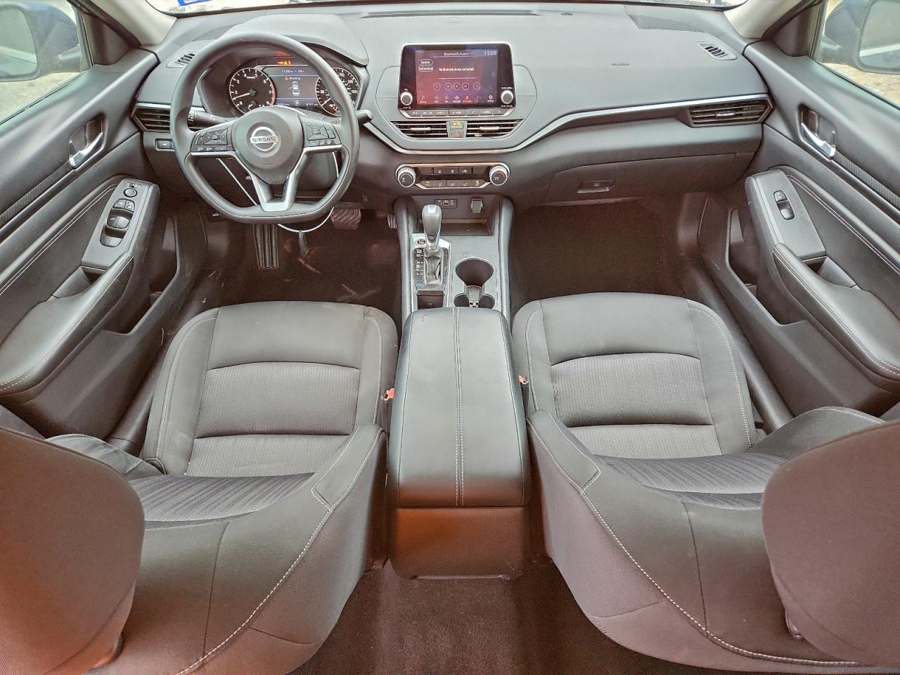 Nissan Altima S Image 7