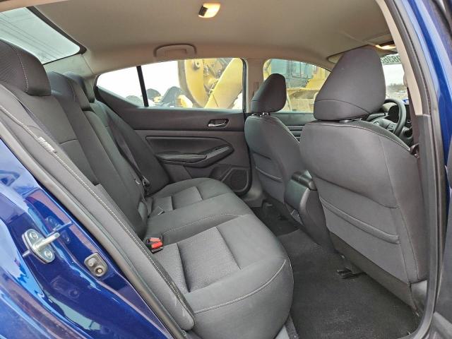 Nissan Altima S Image 11