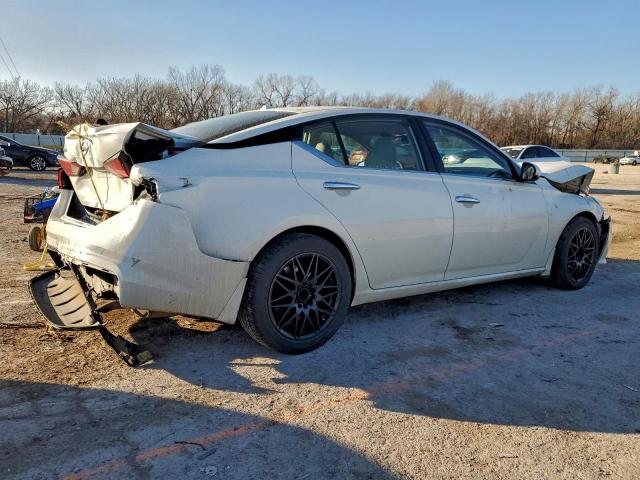 Nissan Altima S Image 3